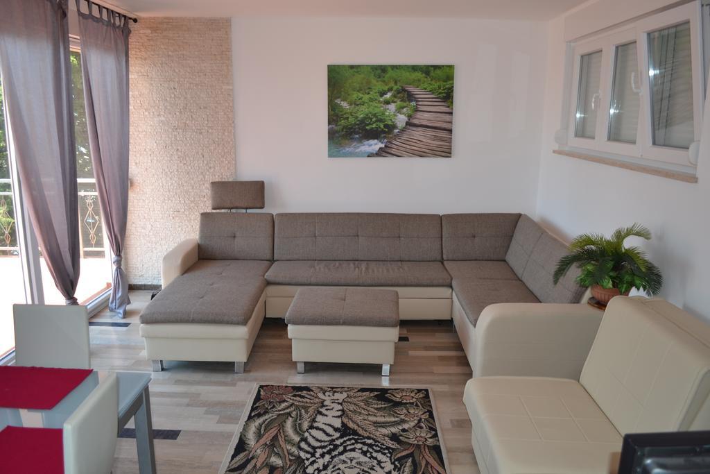 Apartments Lungomare Umag Rum bild