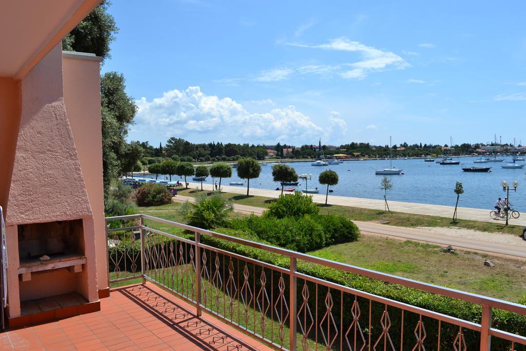 Apartments Lungomare Umag Rum bild